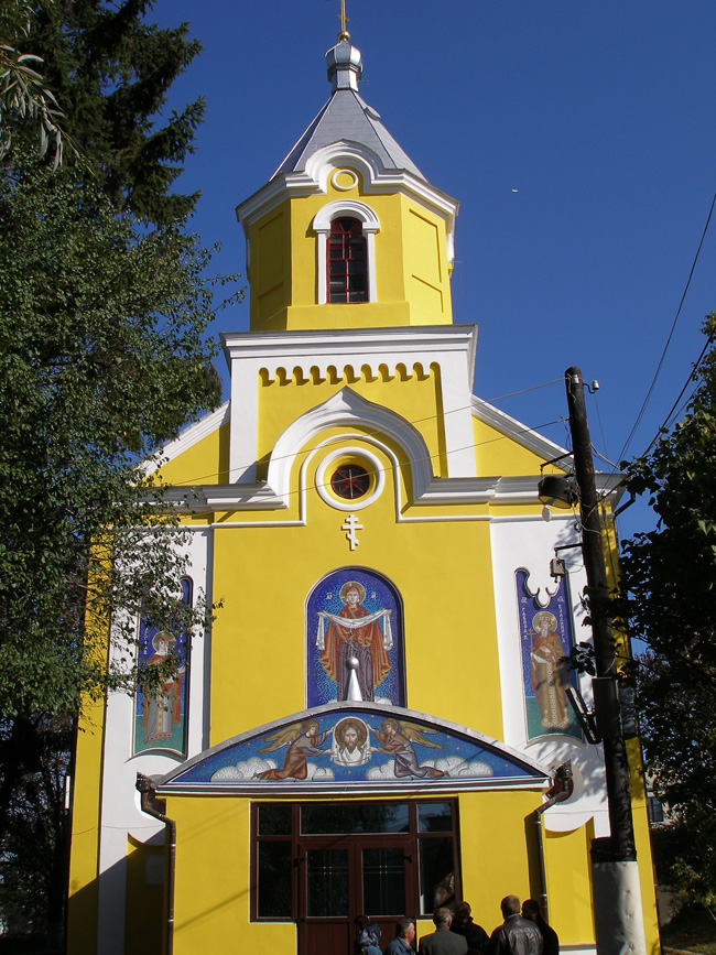 фарбування церкви в Луцьку